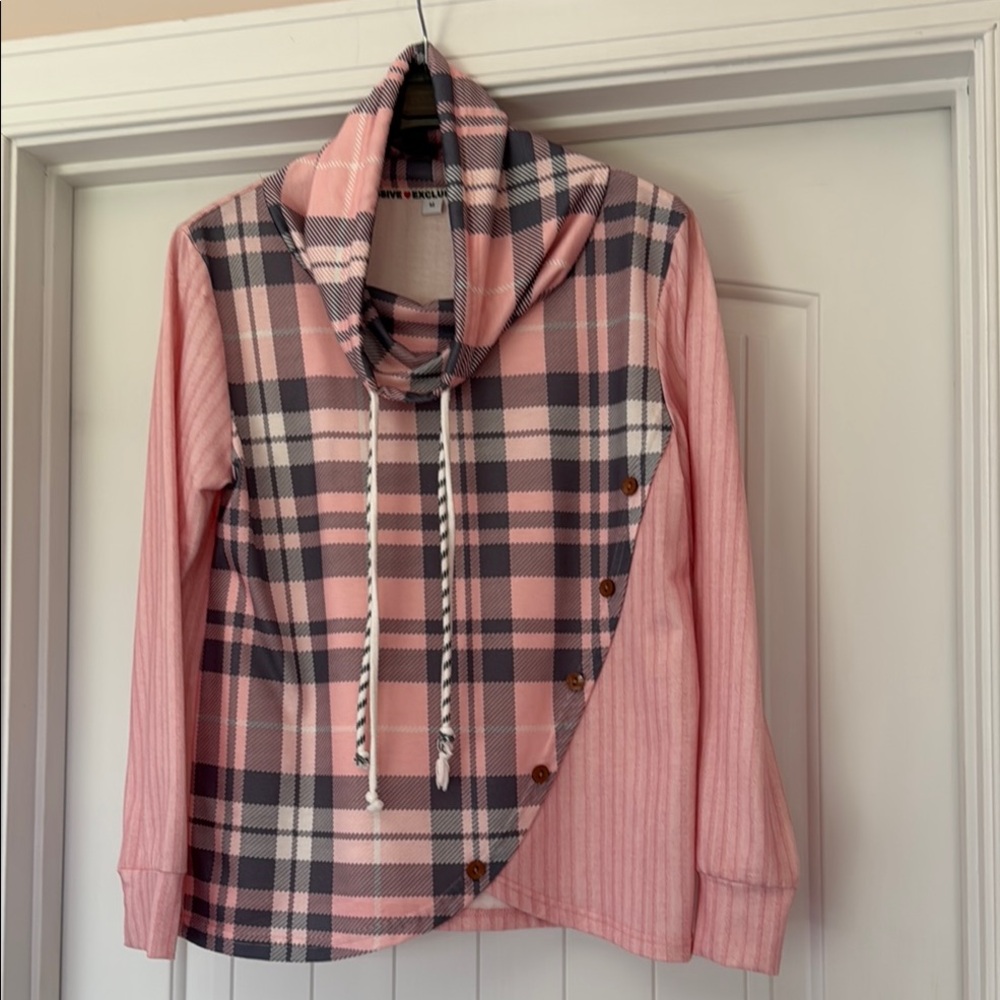Plaid Pink Women's EUC lightweight long sleeve shirt
